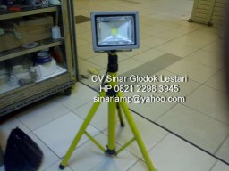 Tiang Tripod untuk Lampu Sorot Halogen dan Lampu Sorot LED
